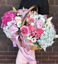 Композиция солнечный день в Кулой Цветочная композиция из Розы, Хризантемы, Пионы и Лизиантусы в корзине в Кулой