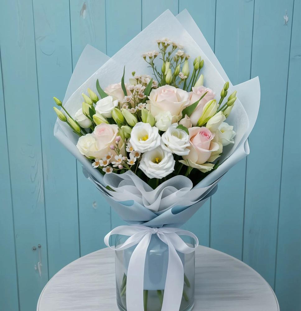 Букет цветов из: Розы и Лизиантусы в Кулой