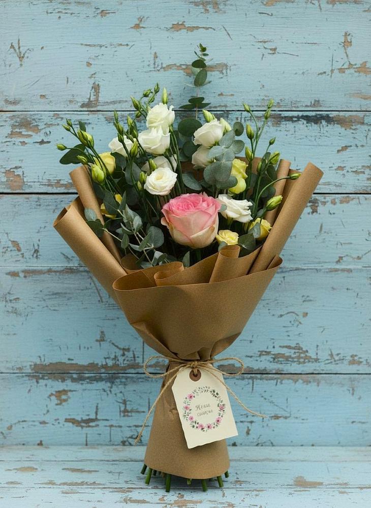 Букет цветов из: Розы и Лизиантусы в Кулой