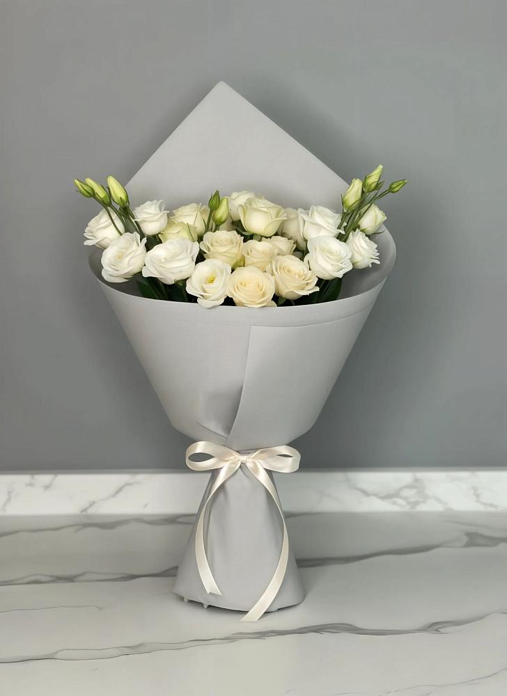 Букет цветов из: Розы и Лизиантусы в Кулой