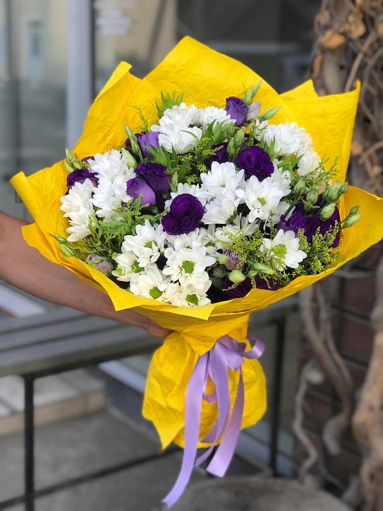 Букет цветов из: Ирисы, Хризантемы и Ромашки в Кулой