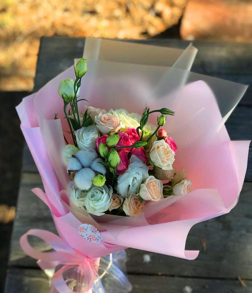 Букет цветов из: Розы и Лизиантусы в Кулой