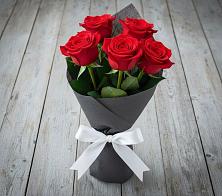 Букет 5 Красных роз Эдлесс Лав в Кулой