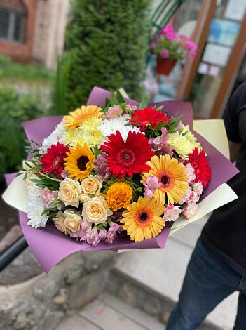 Букет цветов из: Герберы, Ромашки, Хризантемы, Розы и Подсолнухи в Кулой