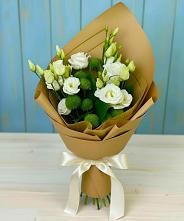 Букет цветов из:  Хризантемы и Лизиантусы в Кулой