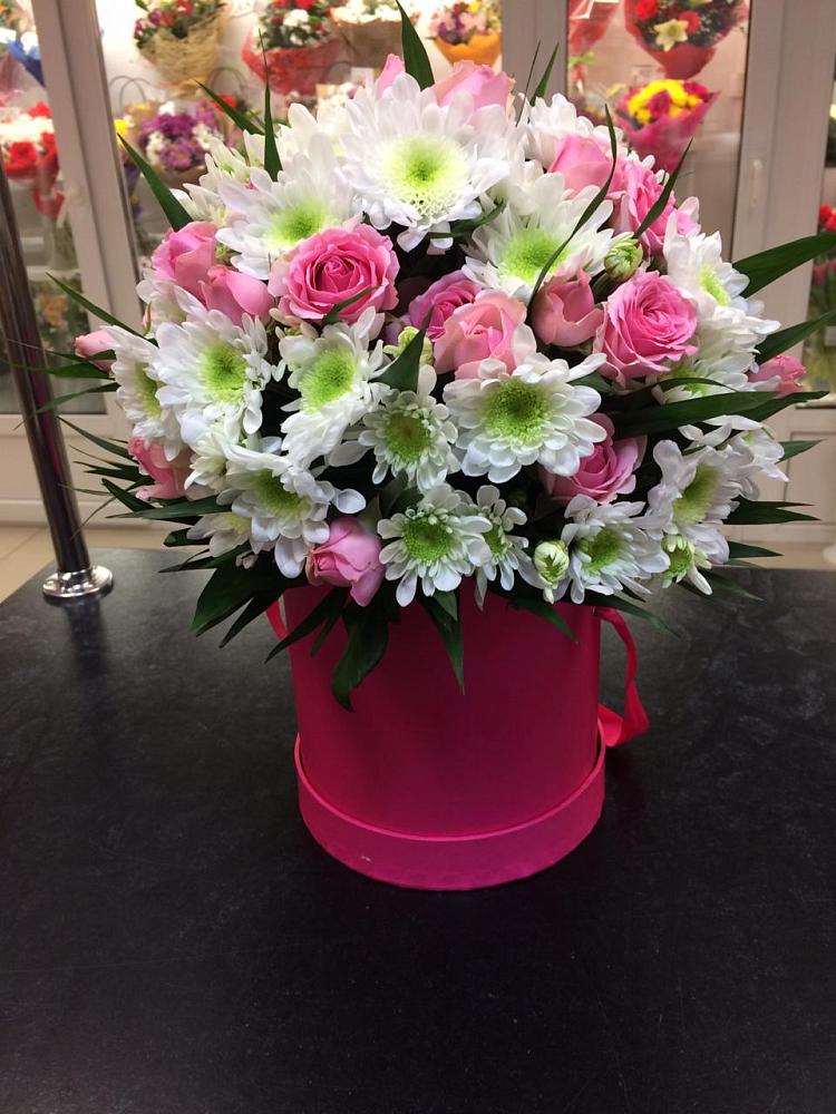 Цветочная композиция из Розы и Хризантемы в шляпной коробке в Кулой