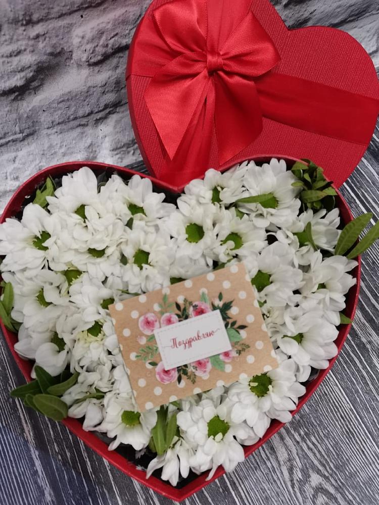 Цветочная композиция из Хризантемы в виде сердца в Кулой