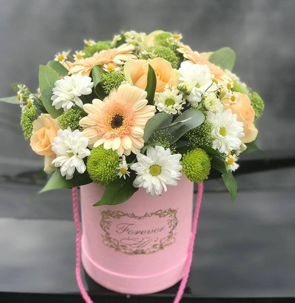 Цветочная композиция из Розы, Герберы и Хризантемы в шляпной коробке в Кулой