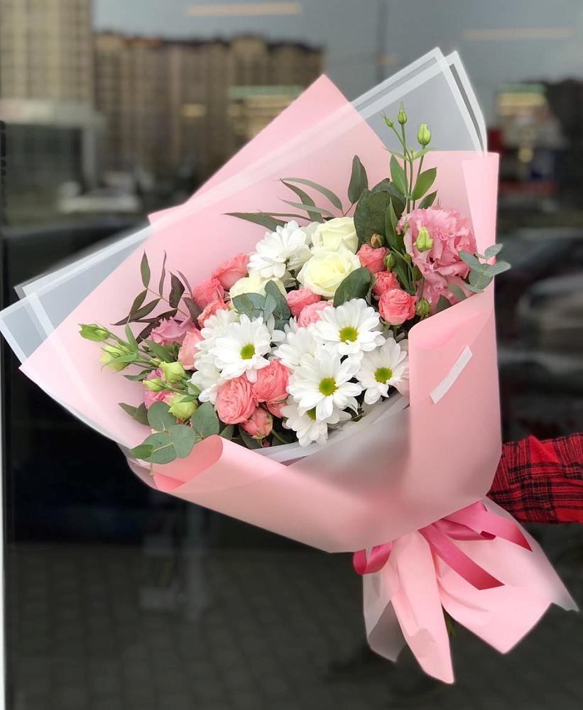 Букет нежный в Кулой Букет цветов из: Розы, Лизиантусы и Хризантемы в Кулой